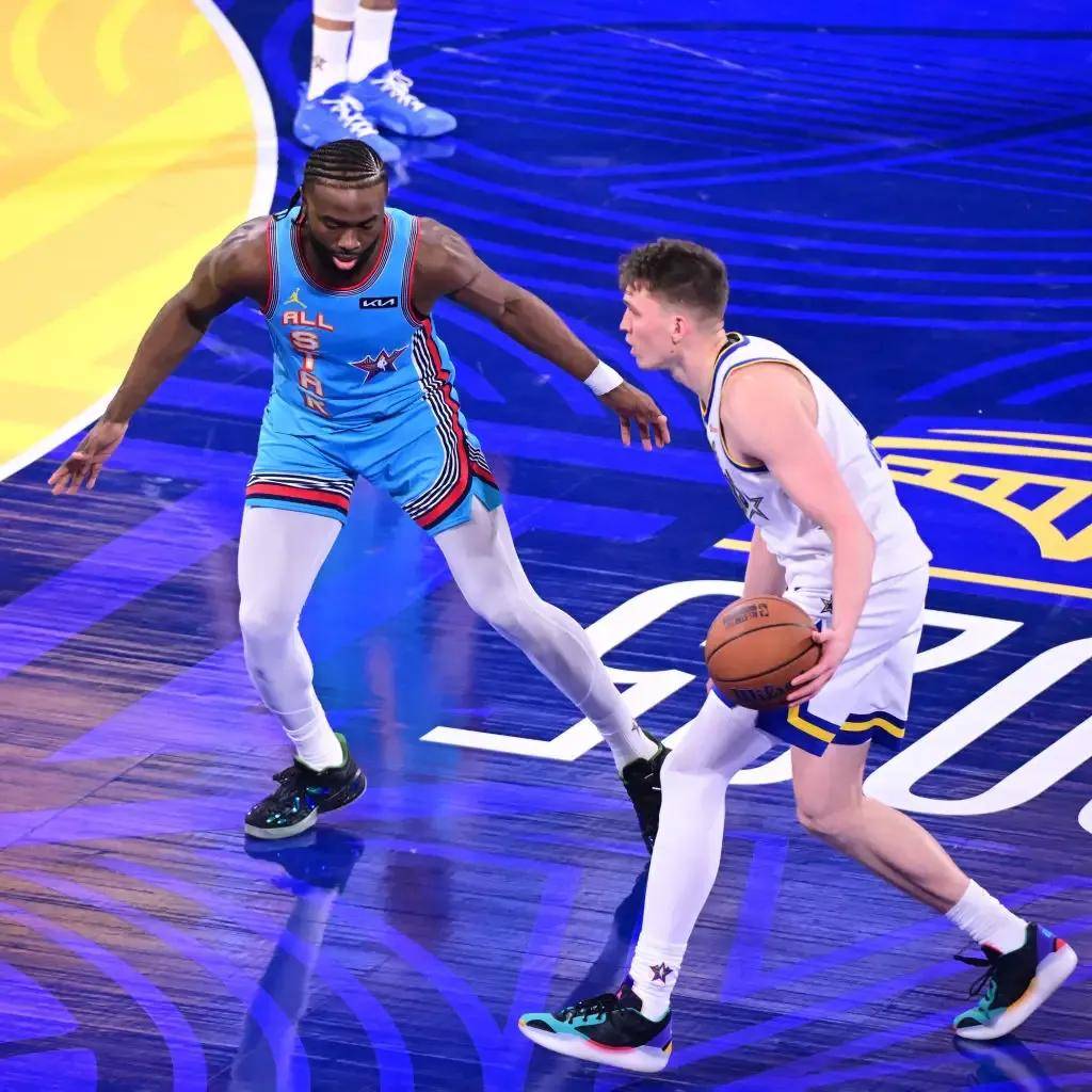 塔图姆回归赛场，势不可挡首场状态亮眼，西班牙队观众沸腾！