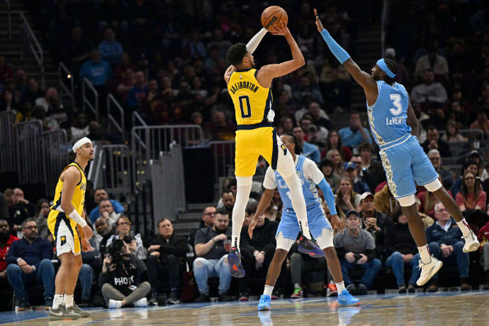 爱游戏娱乐-字母哥在G2比赛中比分优势明显，精彩发挥引发热议！