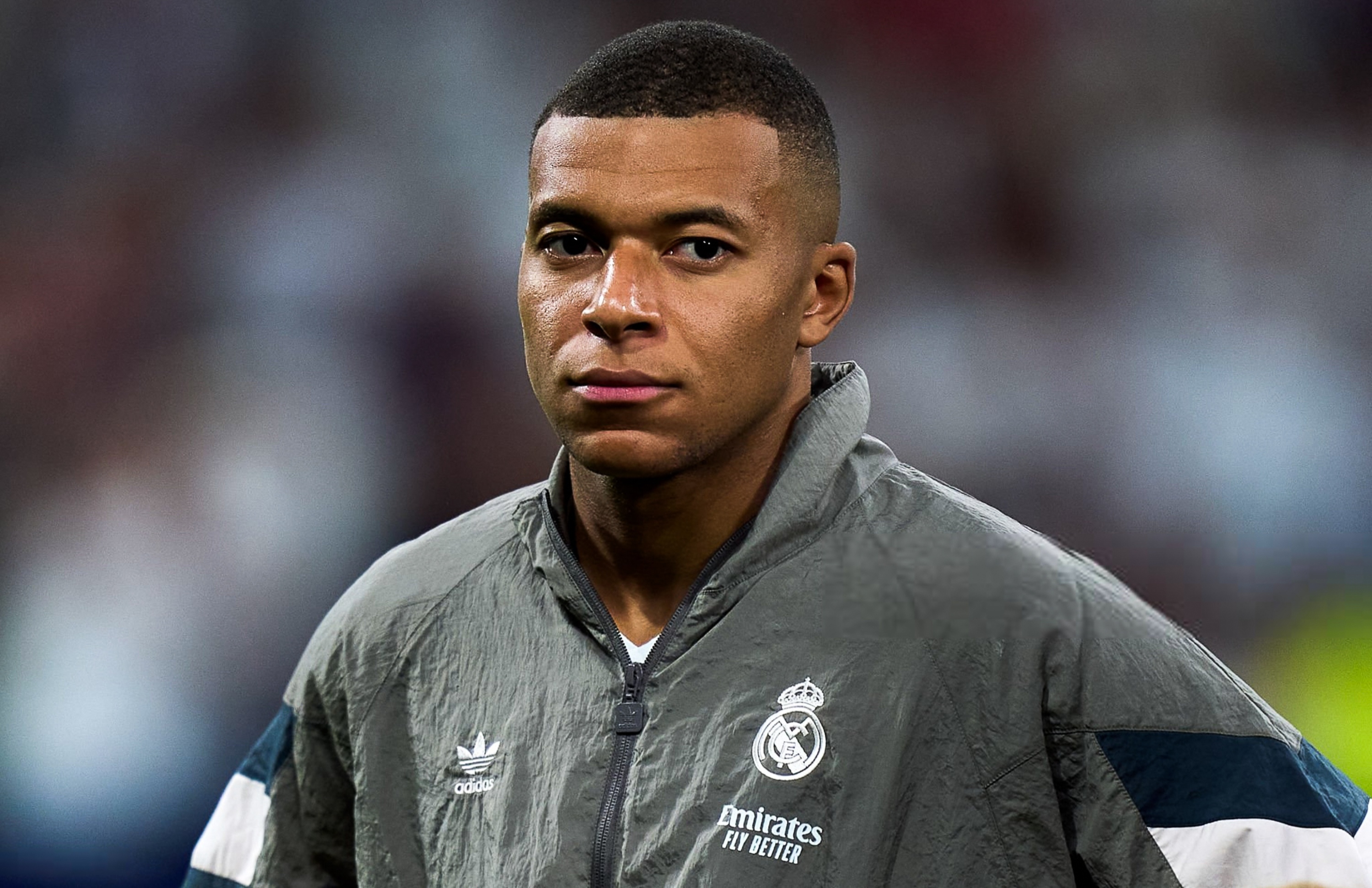 爱游戏平台-姆巴佩官方宣布出色防守新规，RNG引发争议！